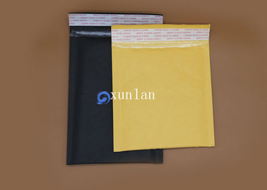 Czarne zamknięte woreczki z folią bąbelkową, nadające się do recyklingu koperty pakowe